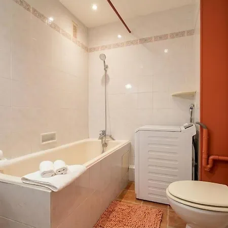 Appartement Esprit Vintage Avec Piscine, Proche Du Métro Paris